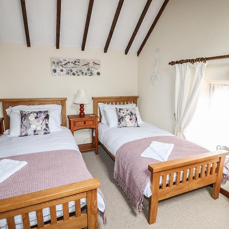 The Cottage Calton Bagian luar foto